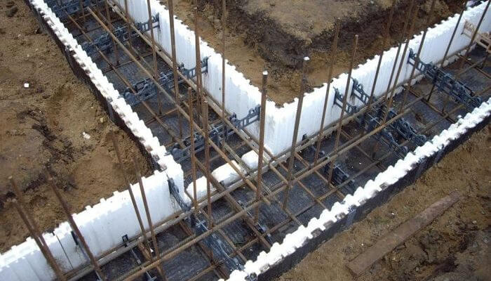 Как и зачем выполняется армирование ленточного фундамента