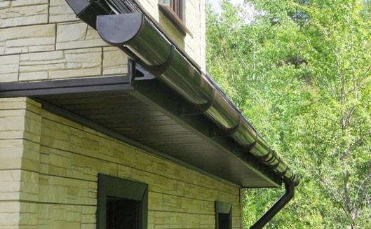 Водосток: на страже долголетия и комфортности домакр