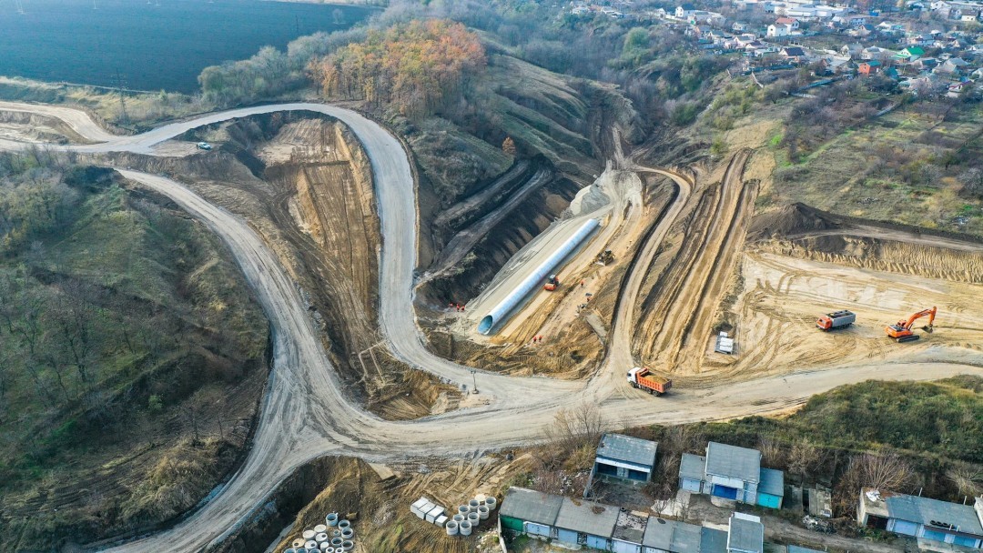 Стройка вокруг Днепра набрала авральные темпы