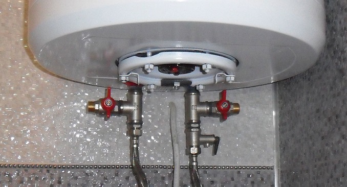 В многоэтажках на бойлерах взрываются шланги